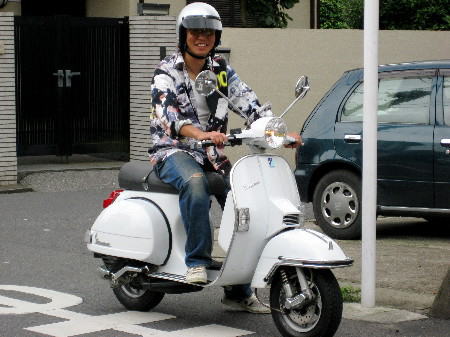 PX150FL2納車時に初めてベスパに乗ったオーナーの記念ショット