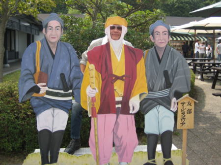高速のサービスエリアで撮影された黄門様顔出し看板