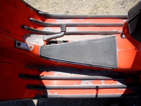ベスパ125GTRのフロア部分の塗装剥がれ