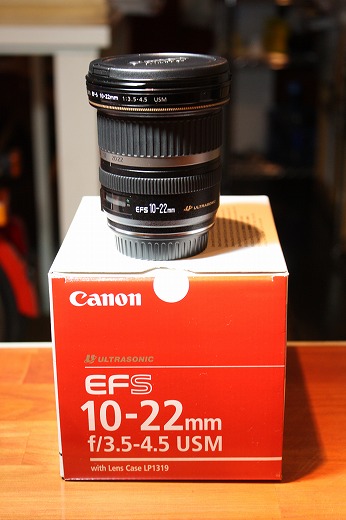 購入したCanonの広角ズームレンズとその化粧箱