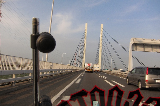 外環道を走り所沢方面へ向かう途中の橋上風景。