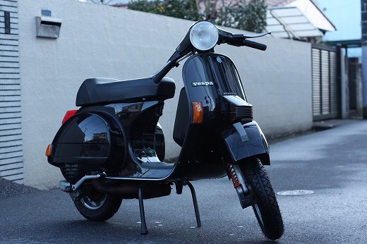 ドロップハンドル仕様のブラックPX200E車両全体