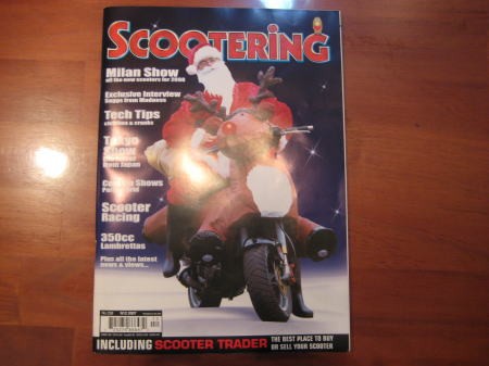 Scootering誌のサンタとトナカイ仕様ランナーが表紙のユニークな号