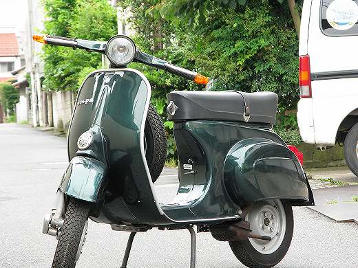 新入荷したダークグリーンメタのベスパ50s