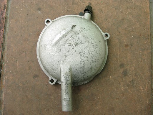 🛠 加工前のベスパPX用クラッチカバーの上面を真上から撮影した写真