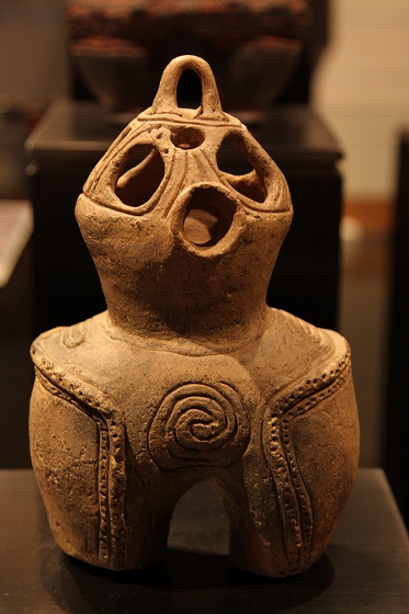 歴博に展示されていた口を大きく開けた縄文時代の土偶
