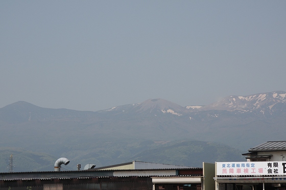 福島市街地から望む懐かしい山々の遠景