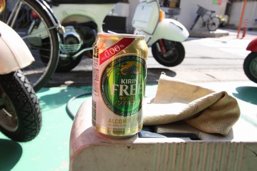 キリンのノンアルコールビール缶とウエス