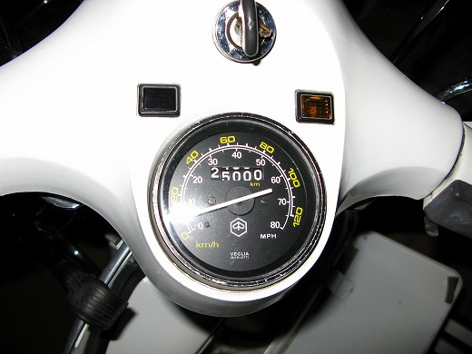 メーターがちょうど25000kmを指しているPXのスピードメーター