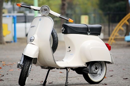 整備が完了した白のVespa50s