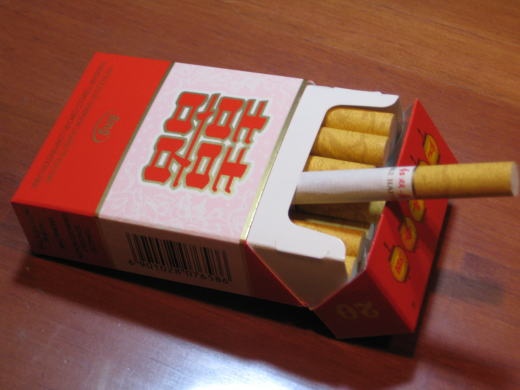 中国のお土産として頂いたタバコのパッケージ