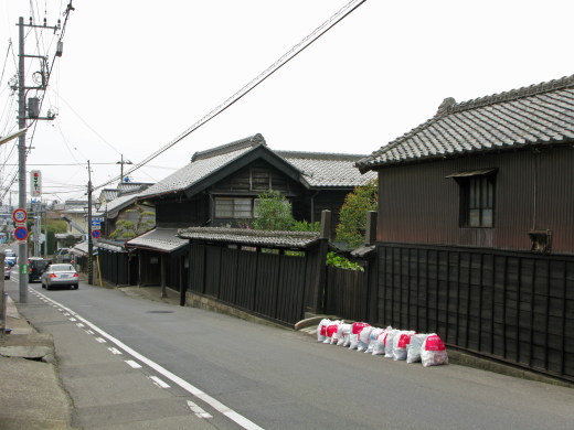 土浦市真鍋地区の昔ながらの木造家屋が残る通り
