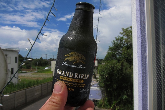 テラスで飲む朝のビール、夏休み気分満喫中