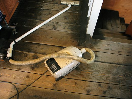💨 年季の入った掃除機が放つ臭いの元となった本体