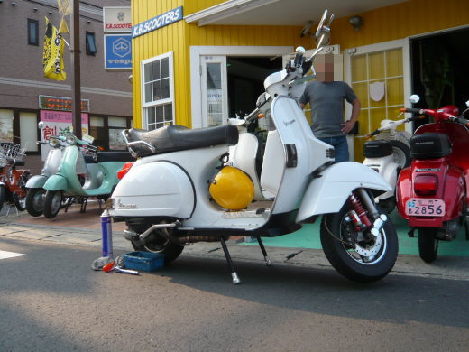 PX200FL2のカスタム車両と店頭の様子