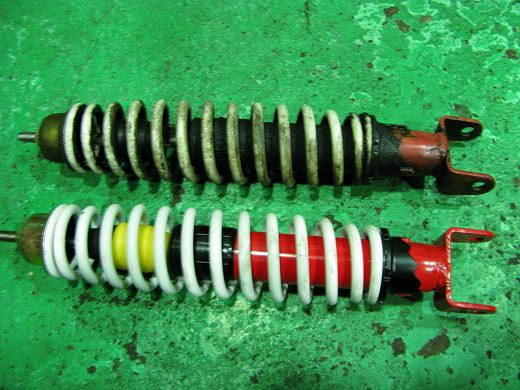 交換前後のSEBAC製ショックアブソーバーの比較写真