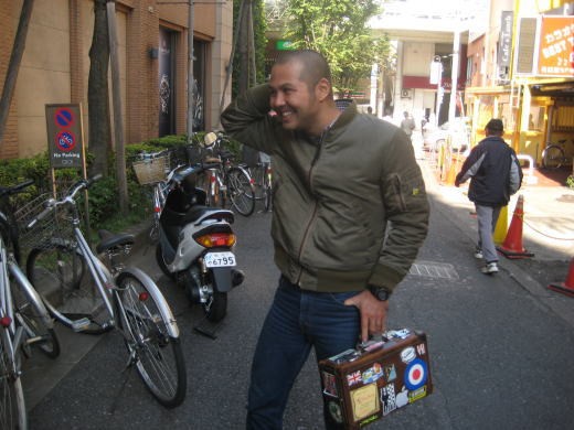 タカハシさんが旅立つ直前に撮影された街角での一枚