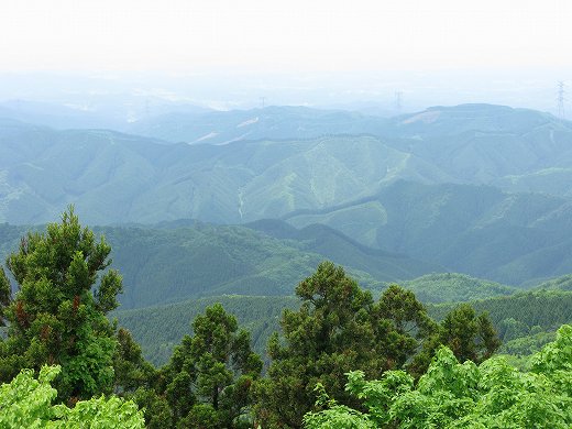展望台から眺めた八溝山系の山並み