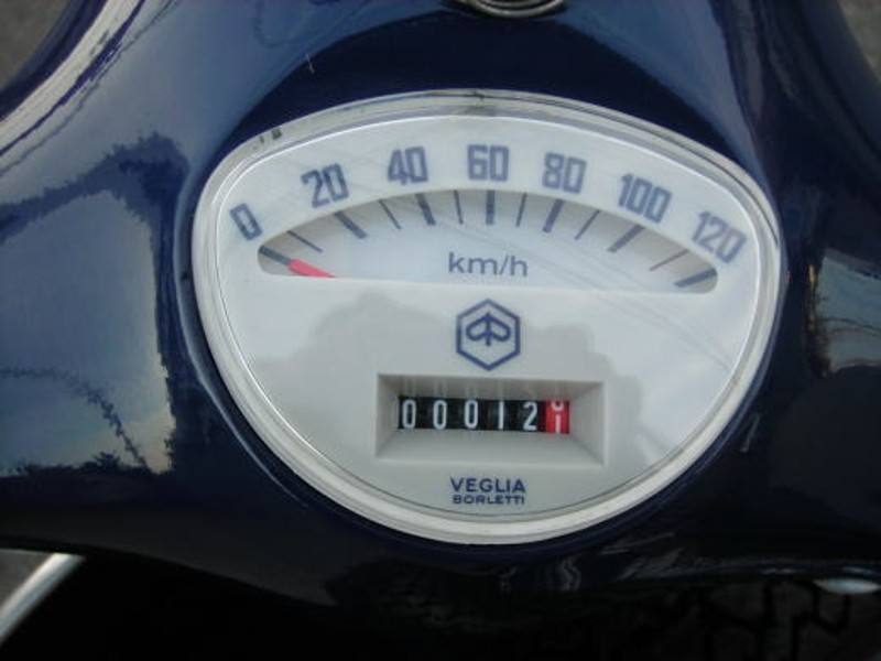 白フェイス仕様のVespa ET3純正スピードメーター