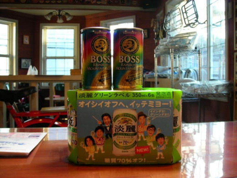 お客様からの差し入れ「淡麗グリーンラベル」と缶コーヒー