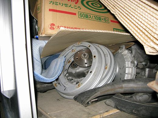 ダンボールの山の奥から発見された転がしエンジン