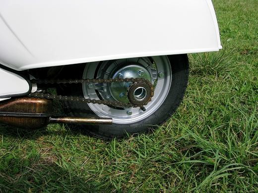 チェーンで後輪とつながれたペダル駆動機構