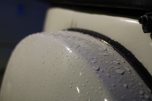 水滴がついたVespaエンブレム