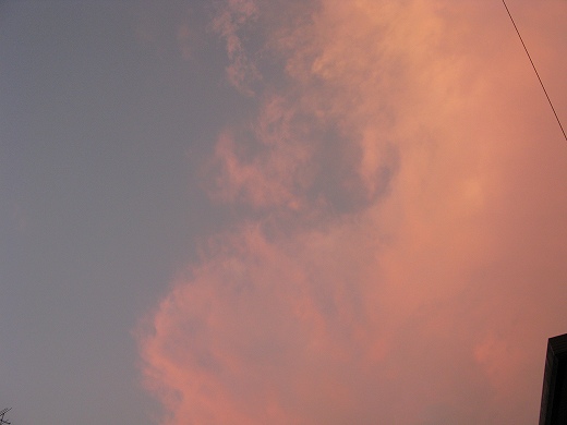 夕日で染まる雲に怒りを感じる空模様🌇