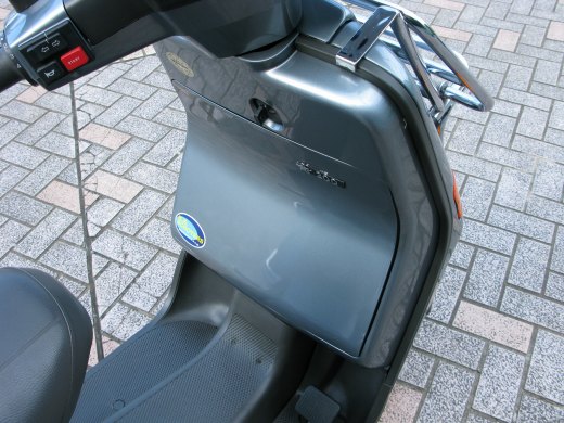 開いた状態のフロントボックス内側