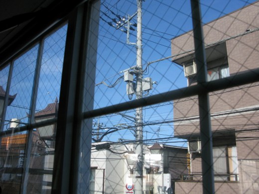 朝帰りの時間帯に撮影された夏の青空