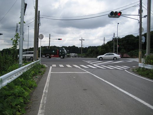 国道16号の交差点を望む風景