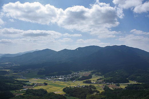 稜線から見渡せる筑波連山と田園風景