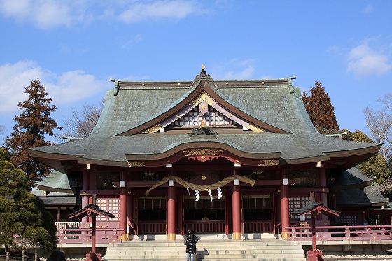 笠間稲荷神社の正面。格式ある佇まいと堂々とした構え