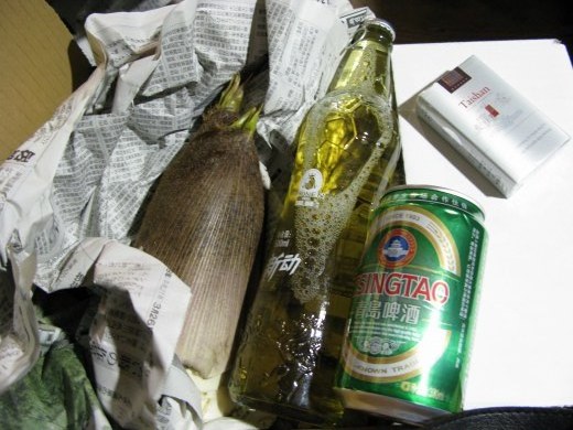 竹の子とビールの差し入れ