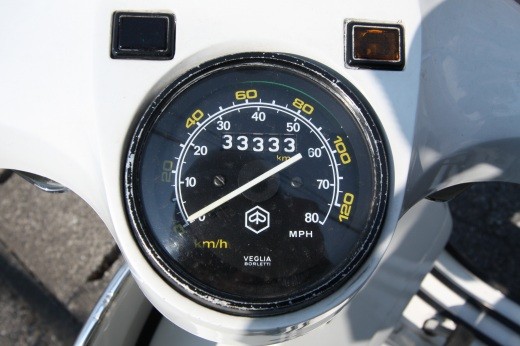 走行距離33333kmを示すメーター表示