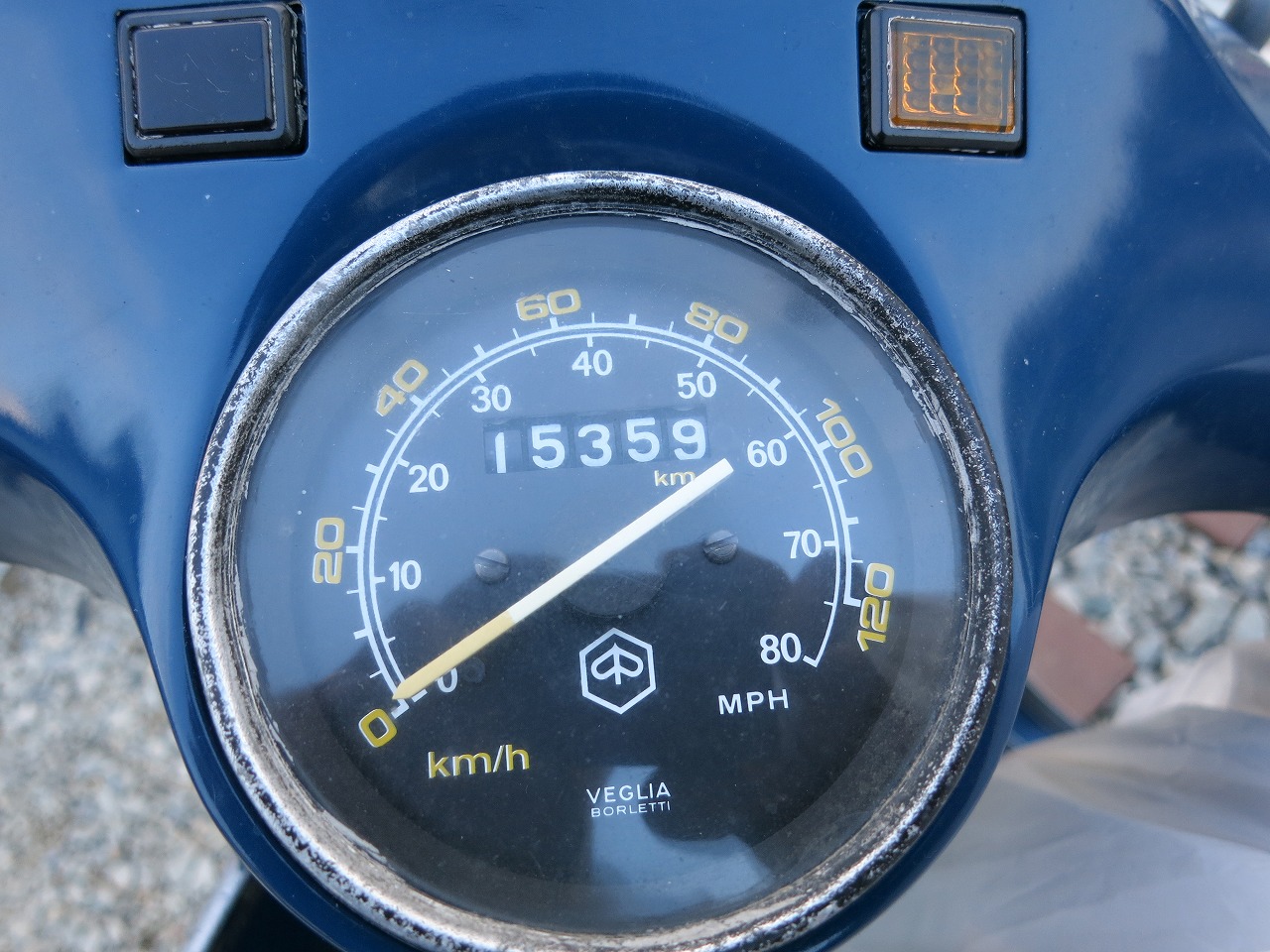 ツーリング前のベスパのスピードメーター（15165km）