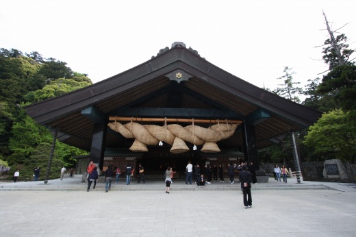 出雲大社神楽殿と巨大なしめ縄