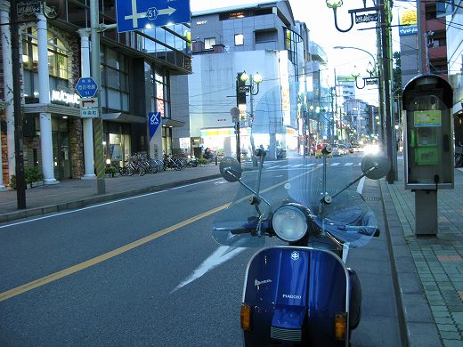 整備前のPX200FL、ナイトラン前のチェック中