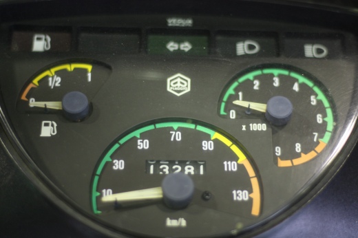 PX200GSのスピードメーターとタコメーター、走行距離13281kmを表示