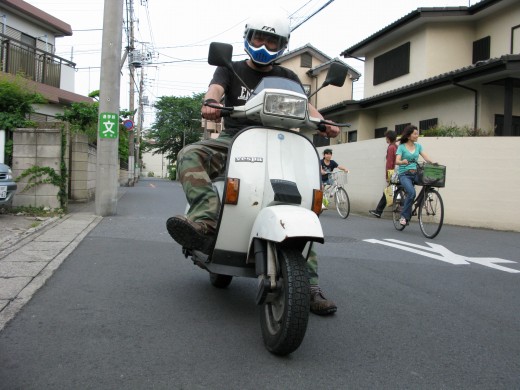 PX200GSのシート上にあるGSロゴ（白文字・黒革）