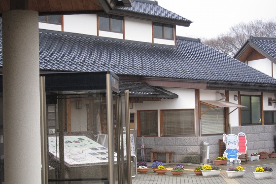 営業終了していた蕎麦屋がある道の駅の外観