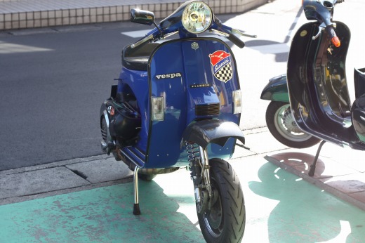昔のK.B.SCOOTERSのデモ車両、修理入庫中の様子
