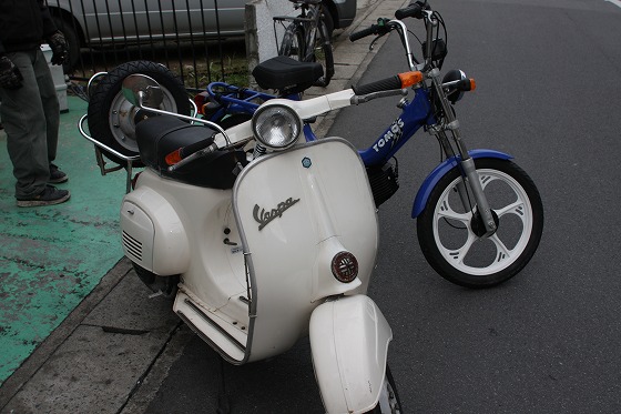 修理でお預かりしたベスパ50sの全体