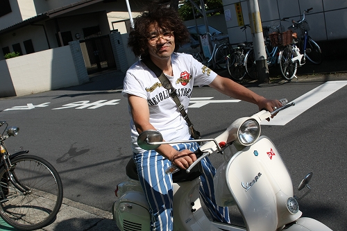 チャンバー取り付け前のベスパとお客様の車輌。