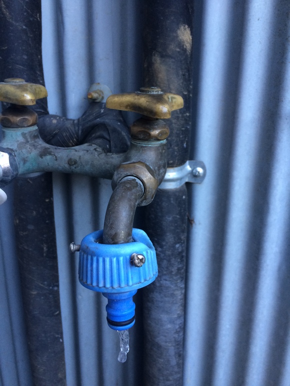 凍結した屋外の水道蛇口