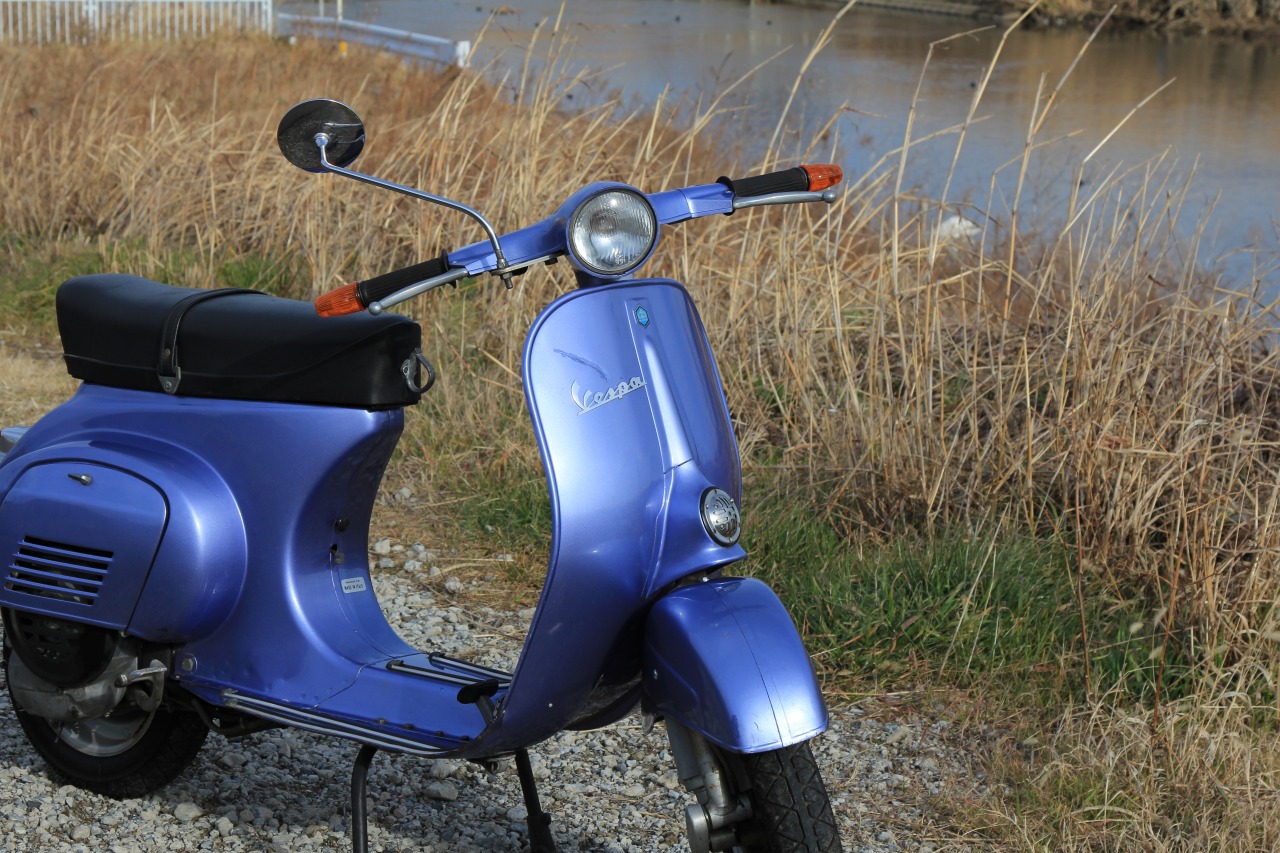 整備を終えたベスパ50sの車両全体