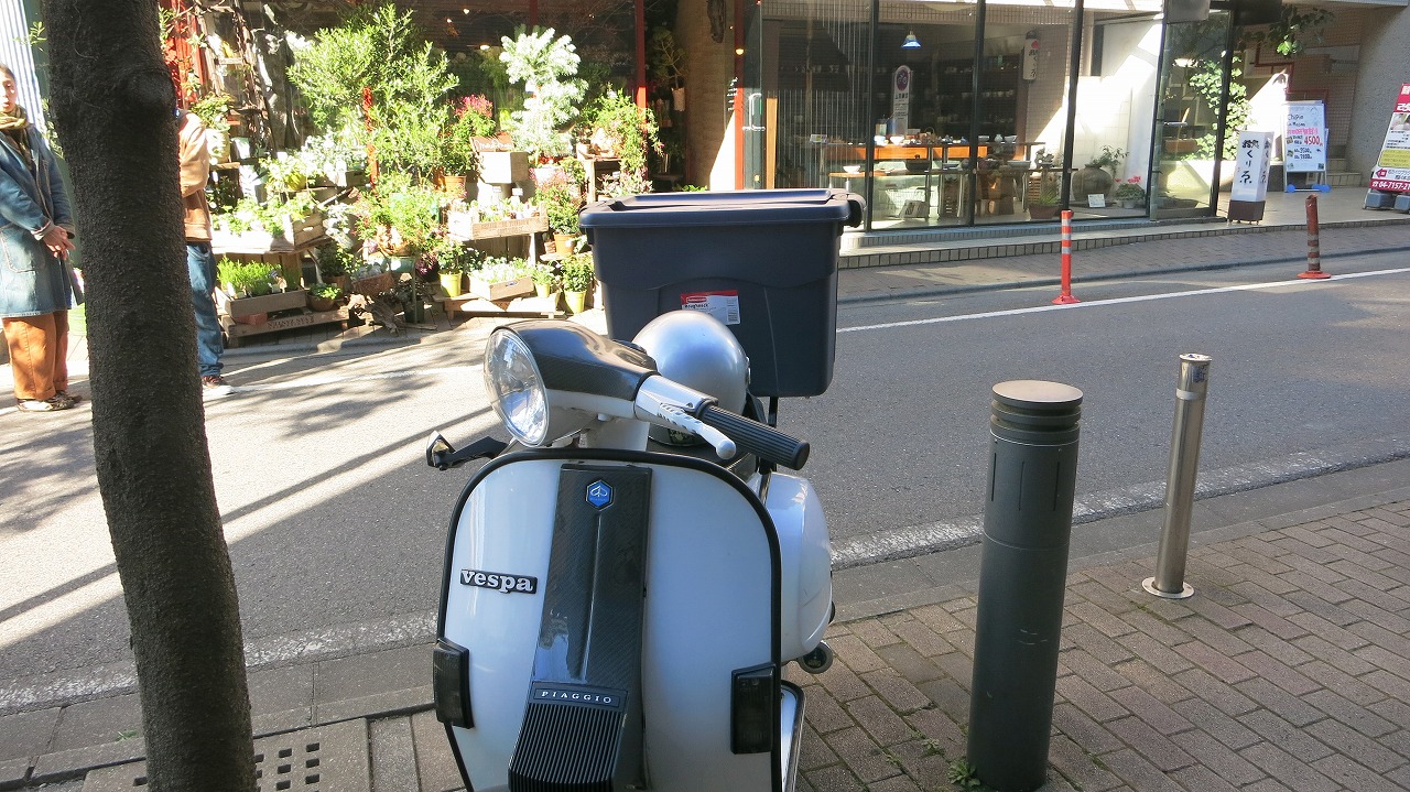試運転中のベスパPX200Eと花屋への立ち寄り