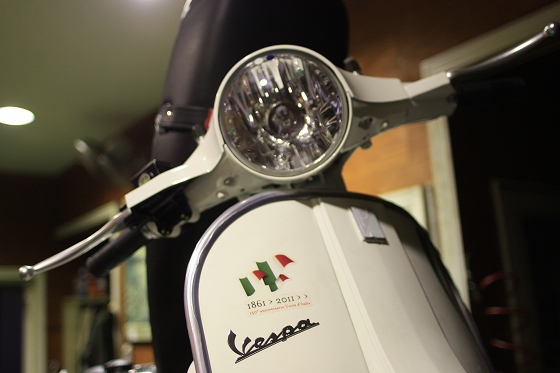 納車整備中のVESPA PX 150 Unita_Italiaの外観