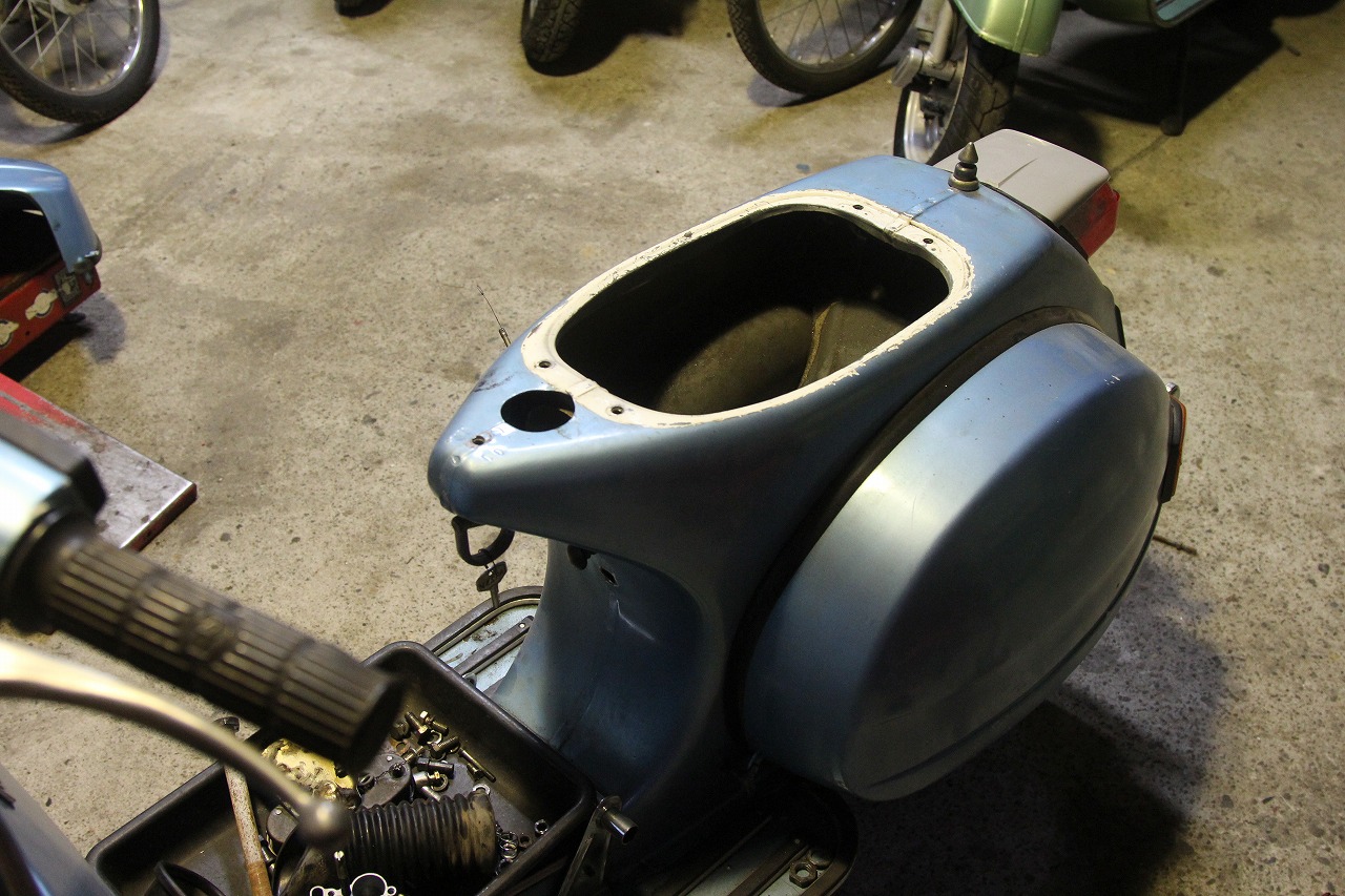 P125Xを載せる前に下拵えされた車体の様子