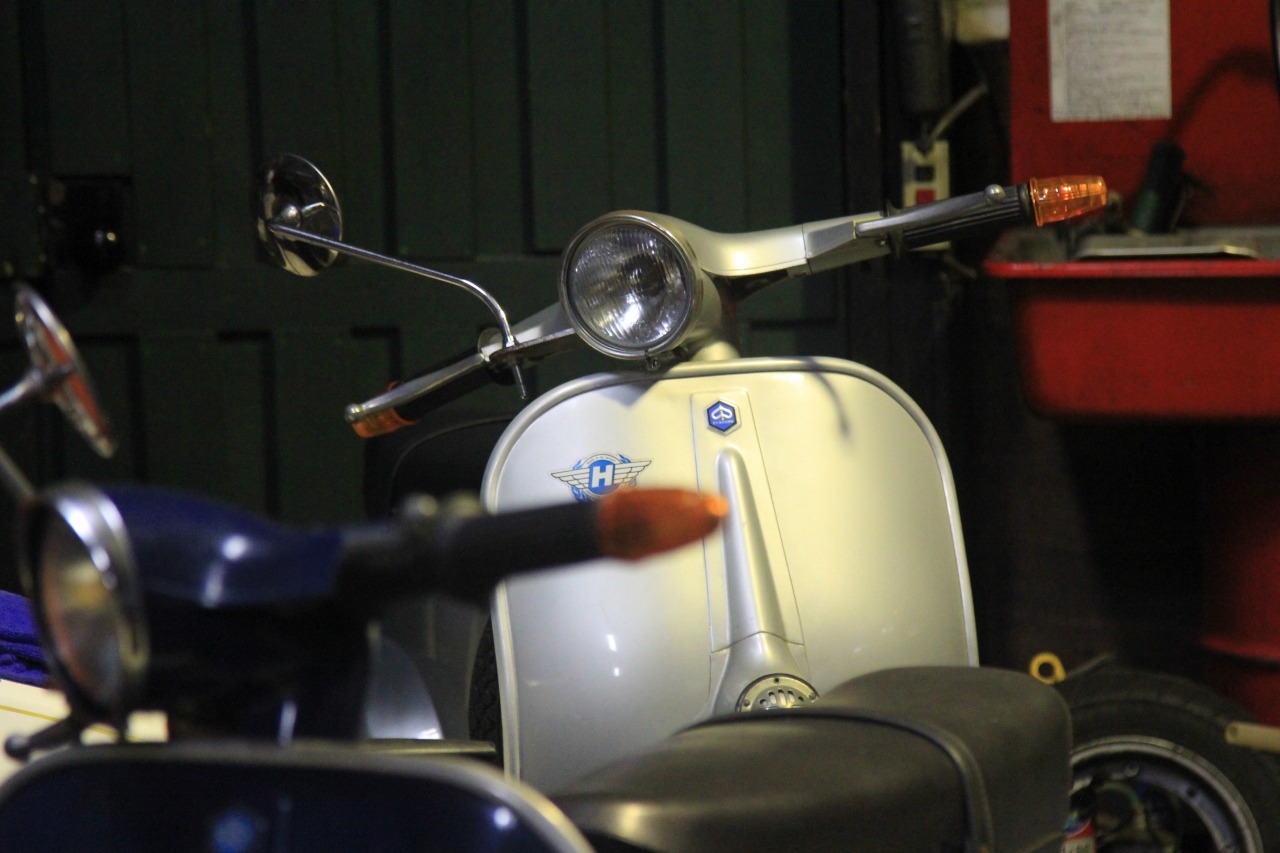 20年以上前に購入されたvespa50sの点検整備中の様子